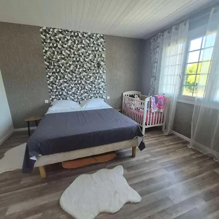 Familiale Avec Piscine Et Pool House Holiday home