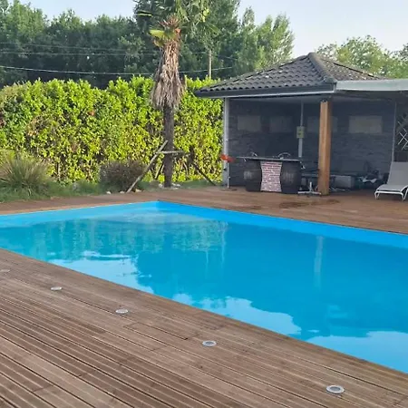 Familiale Avec Piscine Et Pool House Tatil Evi *