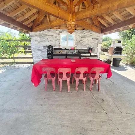 Holiday home Familiale Avec Piscine Et Pool House